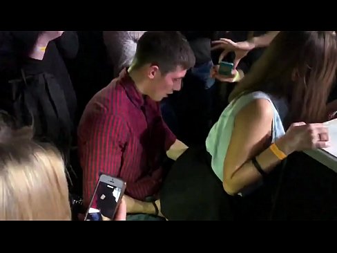 ❤️ Sexe real en una discoteca russa. Noia russa de 18 anys a l'anus i la vagina follada en una discoteca ❤️❌ Fota a nosaltres ️❤