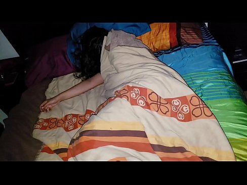 ❤️ El fillastre renya la seva jove madrastra mentre dorm. ❤️❌ Fota a nosaltres ️❤
